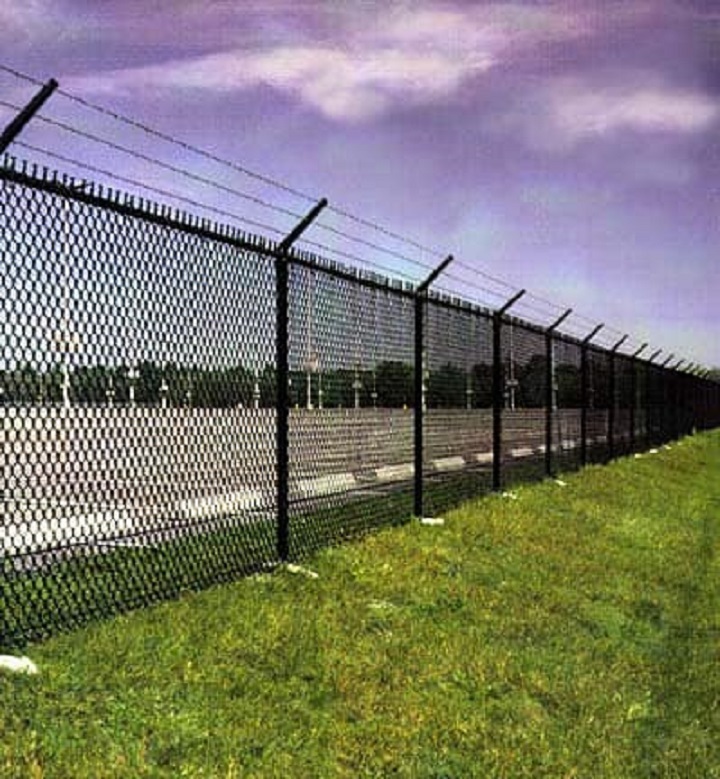 Why You Should Choose a Commercial Fence Company